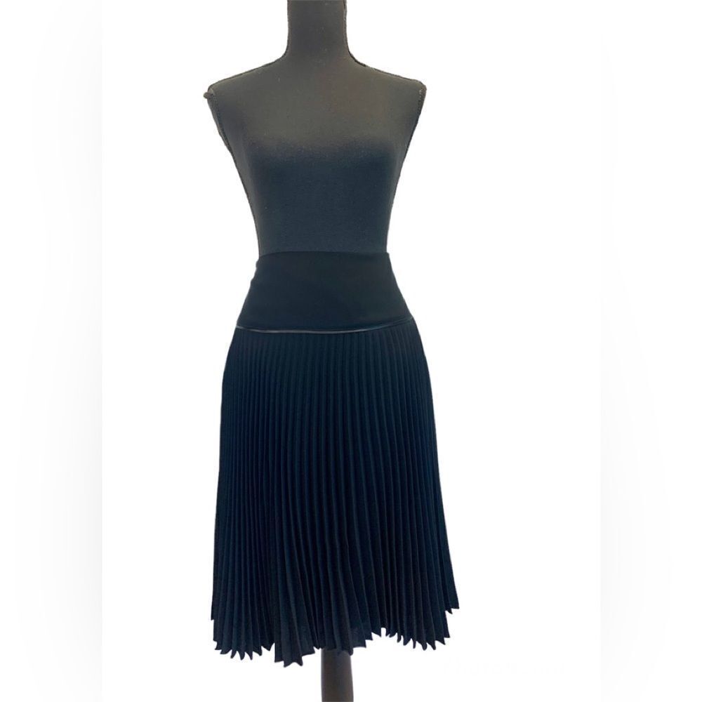 XANDRES black pleated skirt Sz 36
